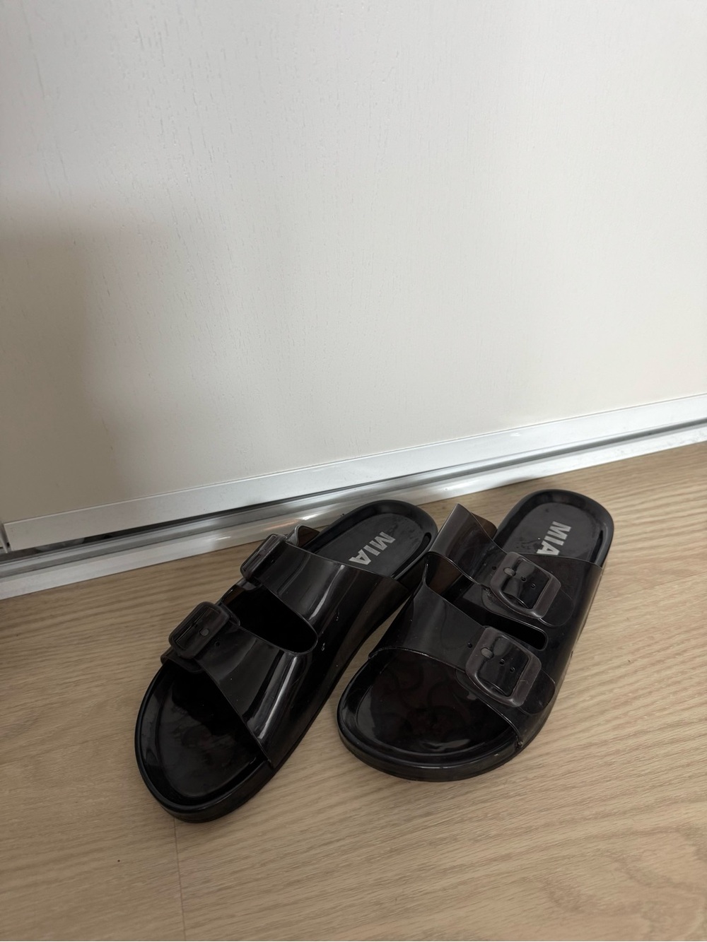 Mia black jelly sandals